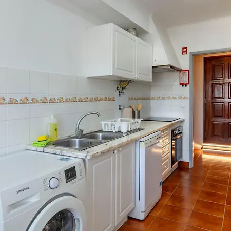 Priolo's Nest - Sunlit Retreat With Free Parking * Ponta Delgada
