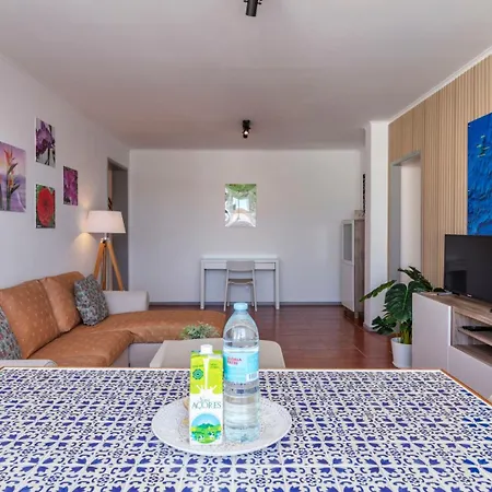 Priolo's Nest - Sunlit Retreat With Free Parking Apartmán