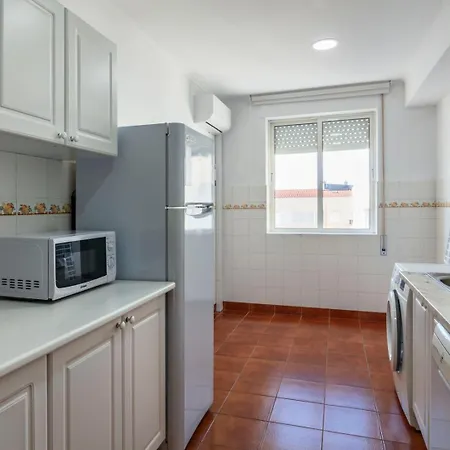 Priolo's Nest - Sunlit Retreat With Free Parking Apartamento Ponta Delgada