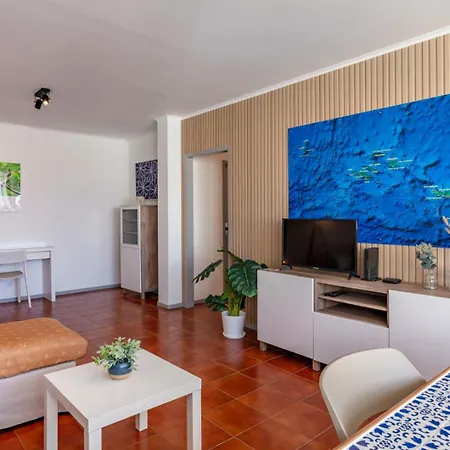Priolo's Nest - Sunlit Retreat With Free Parking Ponta Delgada