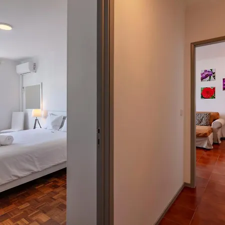 Priolo's Nest - Sunlit Retreat With Free Parking * Bicas