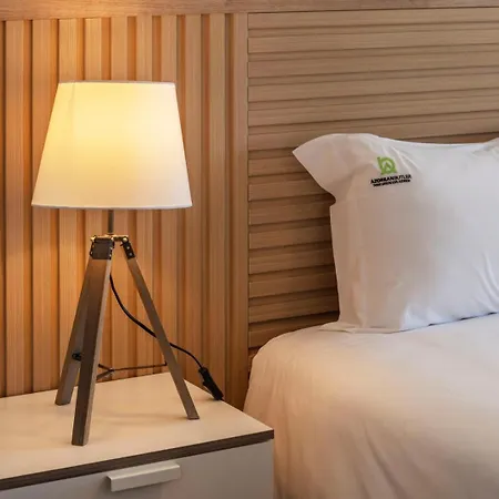 Apartmán Priolo's Nest - Sunlit Retreat With Free Parking *